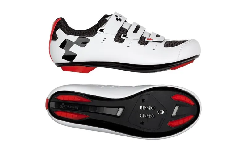 racing bike shoes and pedals